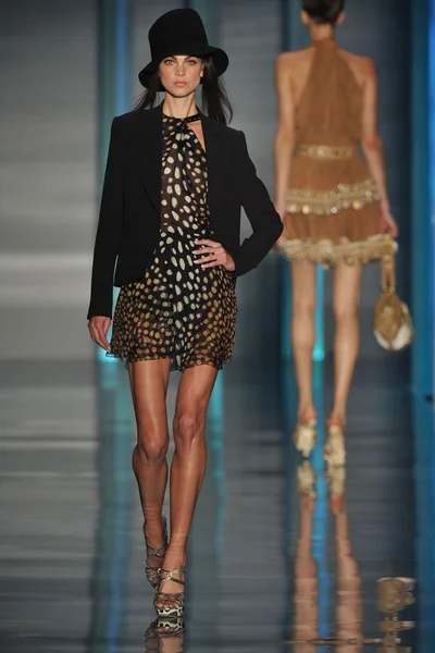 Look 11